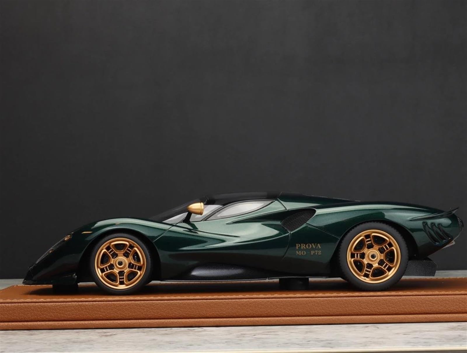 Amazon.co.jp: スケールモデル車両 1:18 デ・トマソ P72 スーパーカー