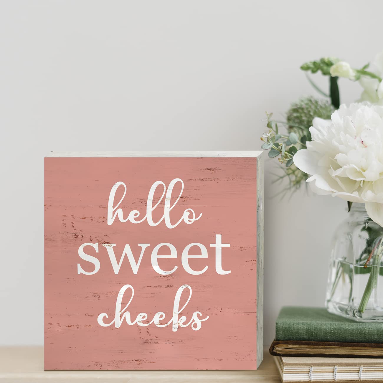 Targa Decorativa In Legno Ispiratrice "Hello Sweet Cheeks" – Cartello Da Scrivania Con Supporto, 12,7x12,7 Cm, Regalo Divertente Per Ufficio E Casa - 2