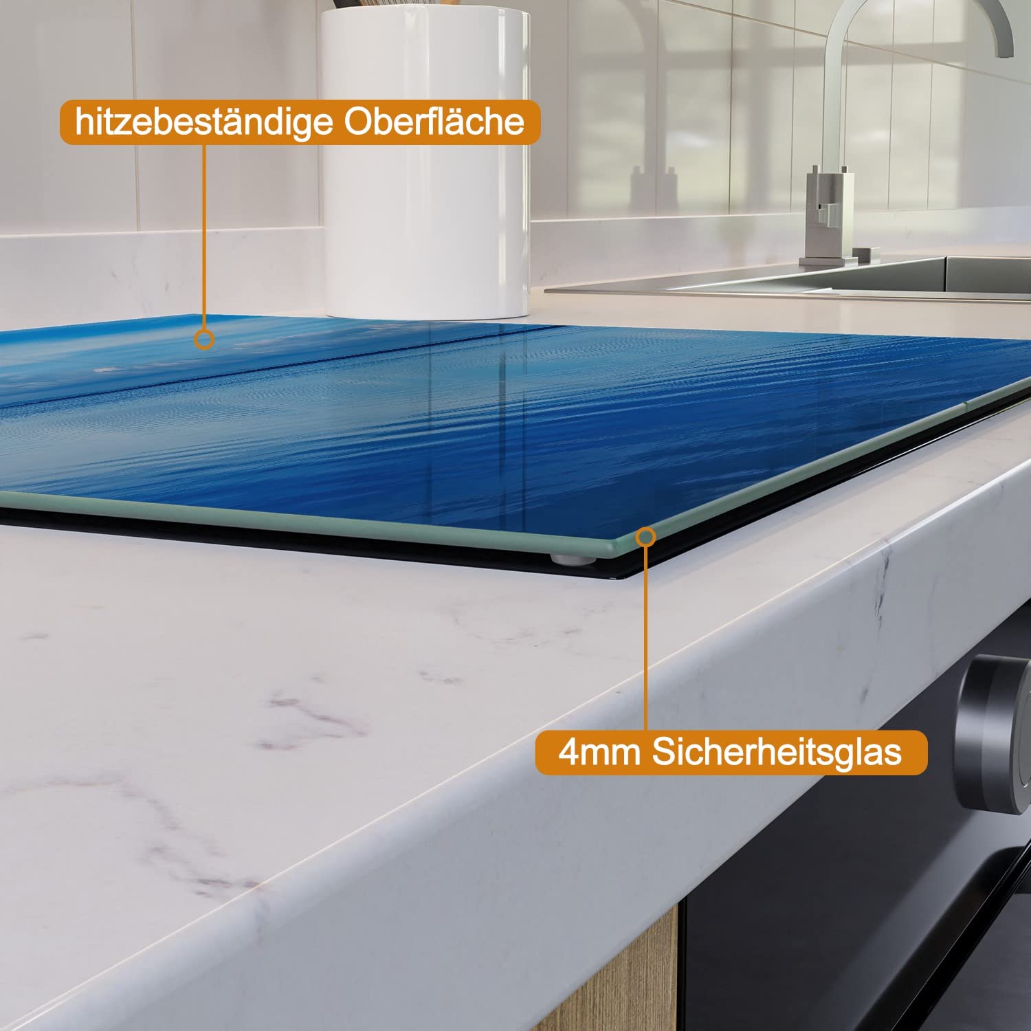 Wallario Herdabdeckplatte/Spritzschutz aus Glas, 2-teilig, 60x52cm mit 8mm hohen Füßen, für Ceran- und Induktionsherde, Blaue Meeresbucht in Italien mit Spiegelung im Wasser