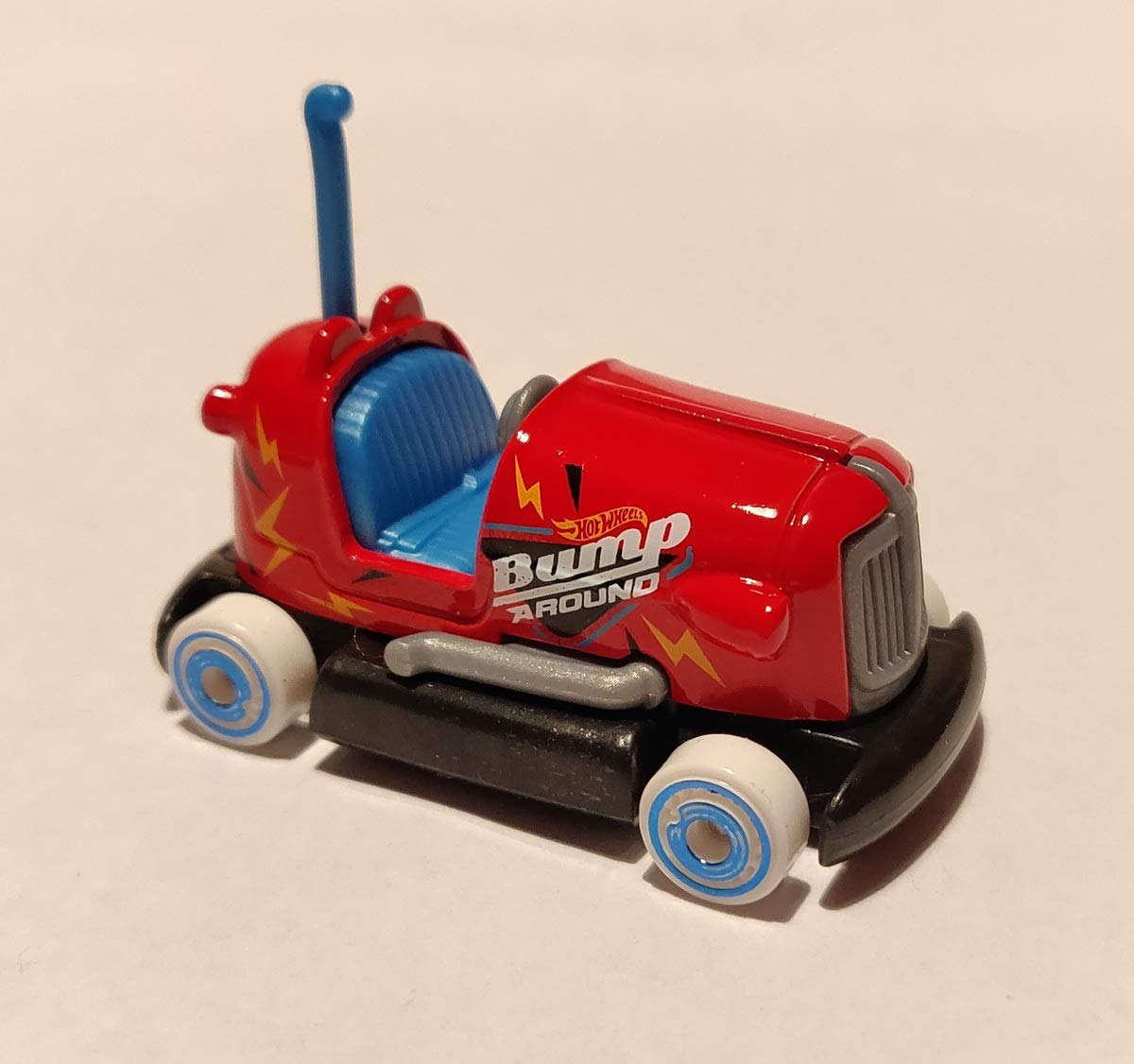 Hot Wheels HW Fun Park, Boom Car Pedal Driver Loopster Bump Around Lunch Box Pack of 5, Red / Green / Yellow, Small - Image 4