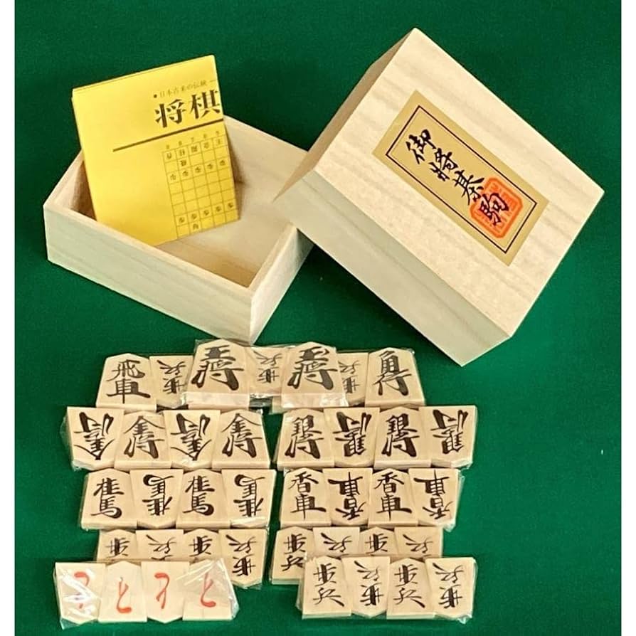 将棋セット　おまけ(入門書)付き Amazon | (入門書)7号折将棋盤と優良押し駒 将棋セット 当店
