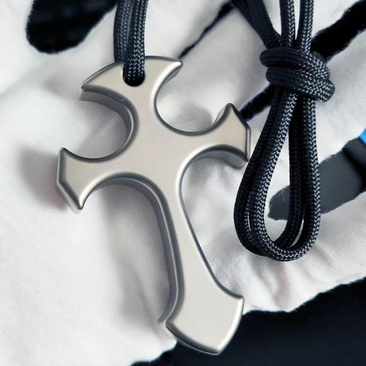 Pure Solid Titanium Cross Pendant for Men ， Handcrafted in Solid Titanium Alloy with 60cm Stainless Steel Necklace