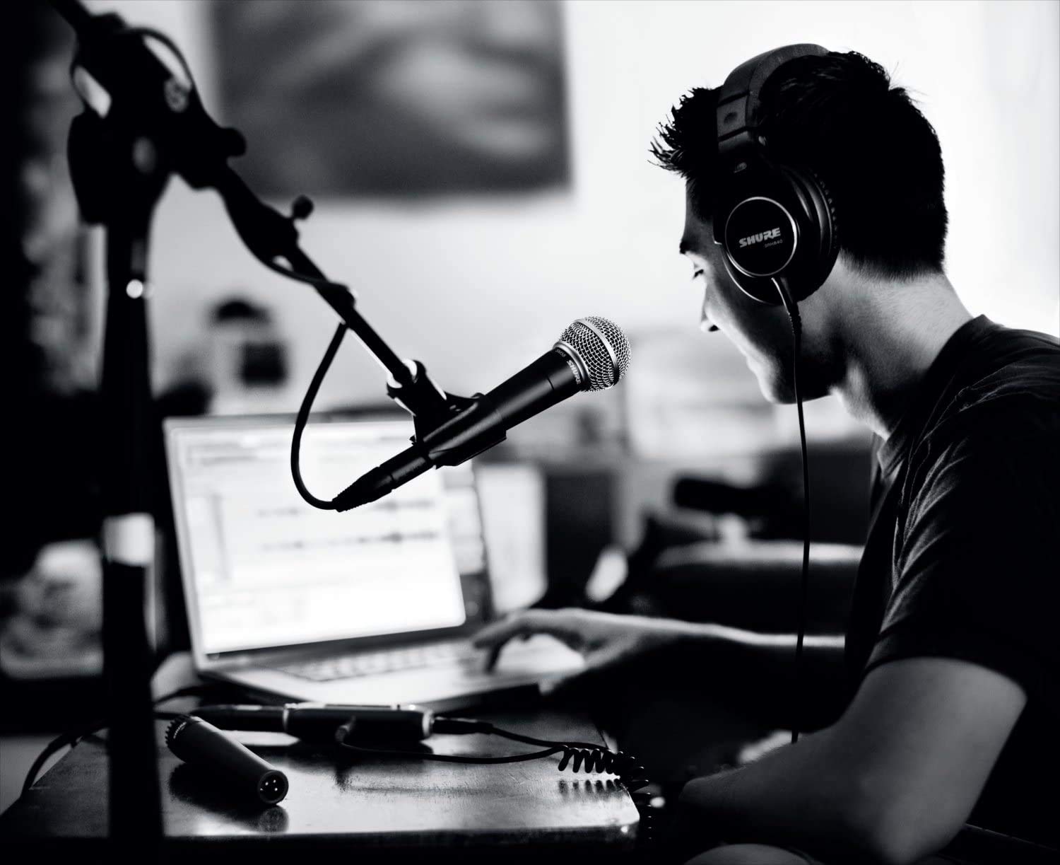 Shure SM58-Lce Microphone Dynamique Cardioïde pour la Voix, Utilisation Professionnelle en Spectacle Live, Sonorisation et Studio D’Enregistrement - (Câble Non Inclus)