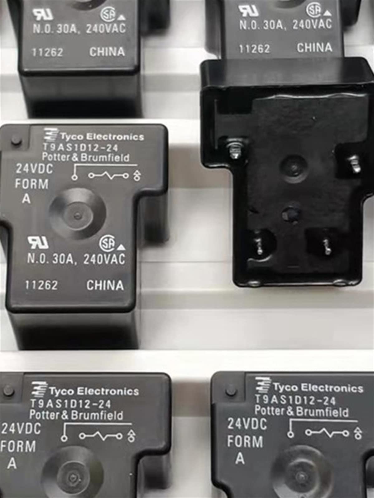 Relais 24V T9AS1D12-24 pour reparer une panne de carte de puissance 24VDC