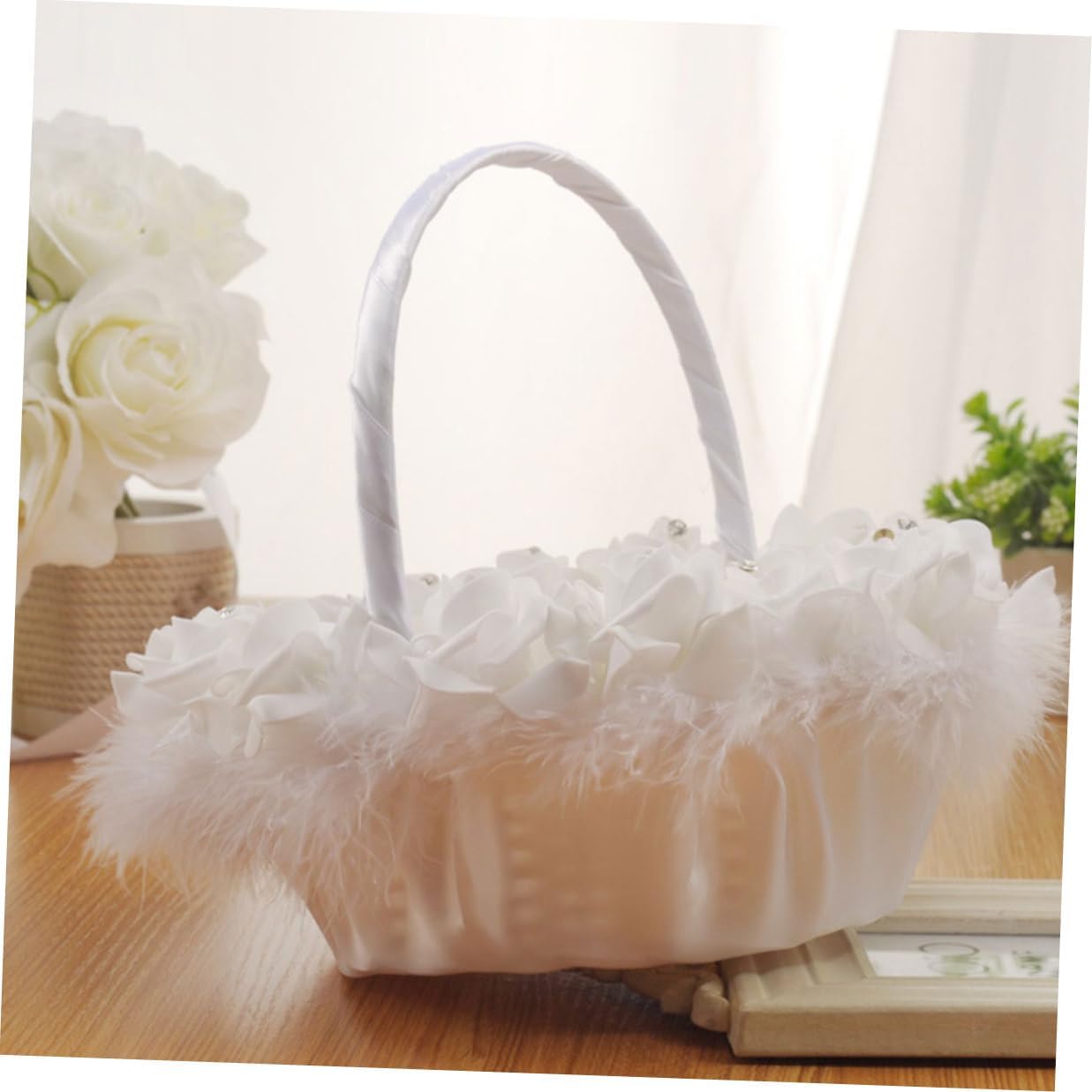 White Wedding Flower Basket for Flower with Pearl Handle Elegant Wedding Ceremony Supply for Bridal Party and Petal Tossing