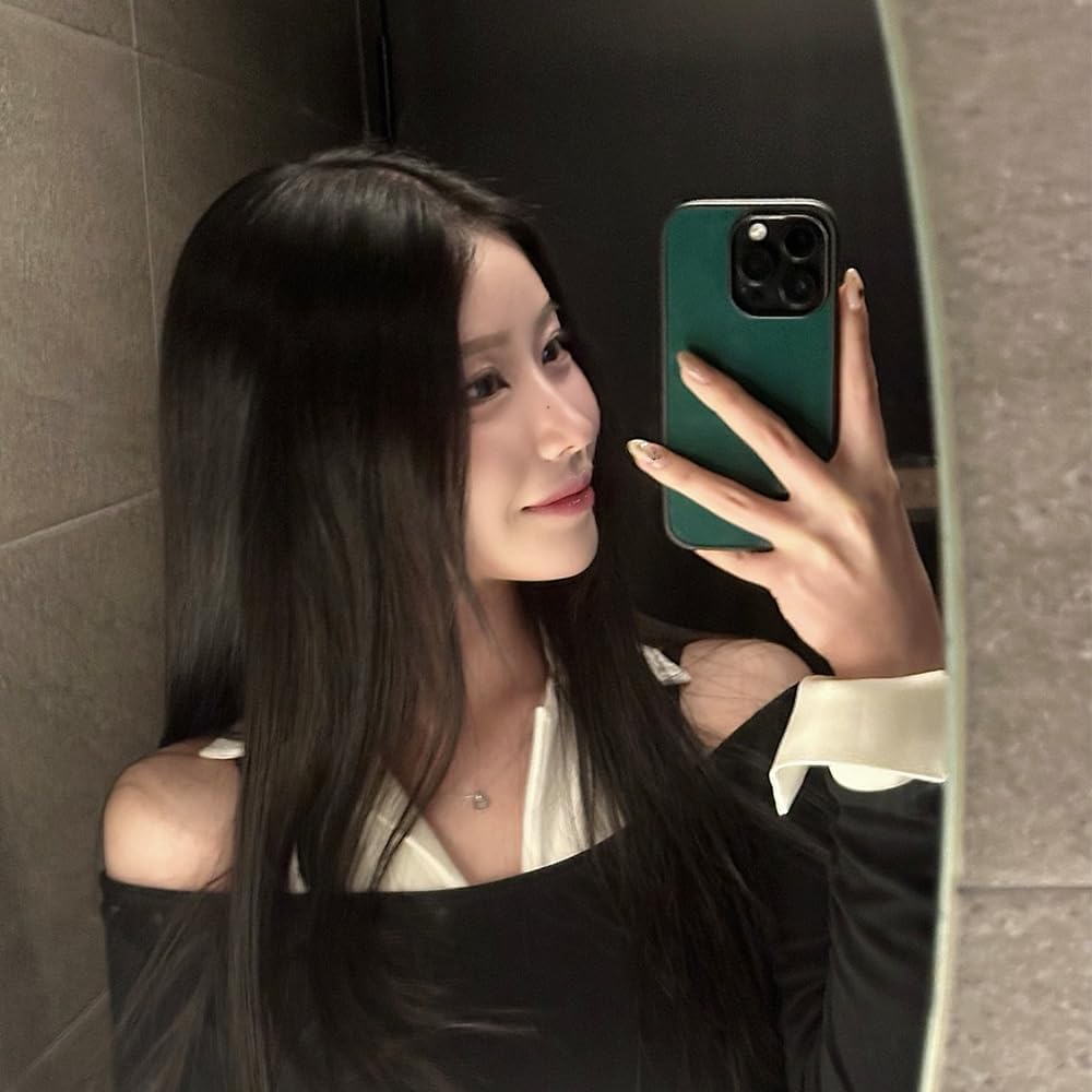 Limbo Silk case for Apple iPhone 15 pro (Compatible with Magsafe) (Green) - Image 3