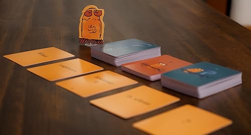 Miniatura 4 de Runaway Parade Games Juego de cartas Smug Owls, un juego de fiesta galardonado divertido y creativo para resolver acertijos para niños y adultos