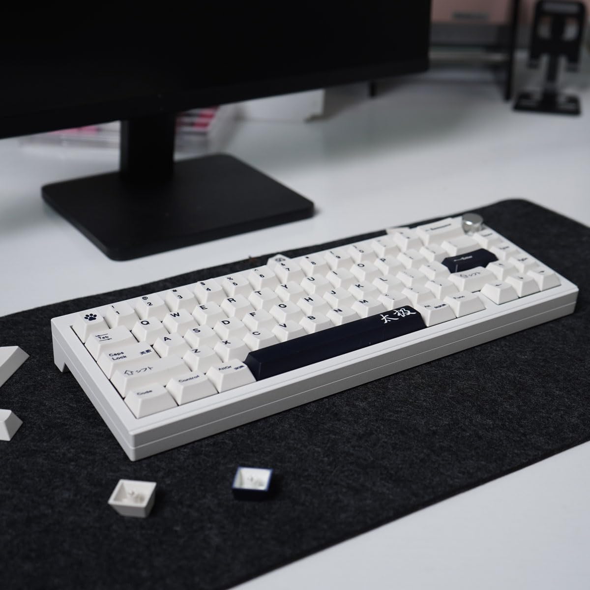 Gliging Black White Keycaps 133 Keys Cherry Profile Keycap DYE-Sub Suitable for 60/64/68/104 Mechanical Keyboard