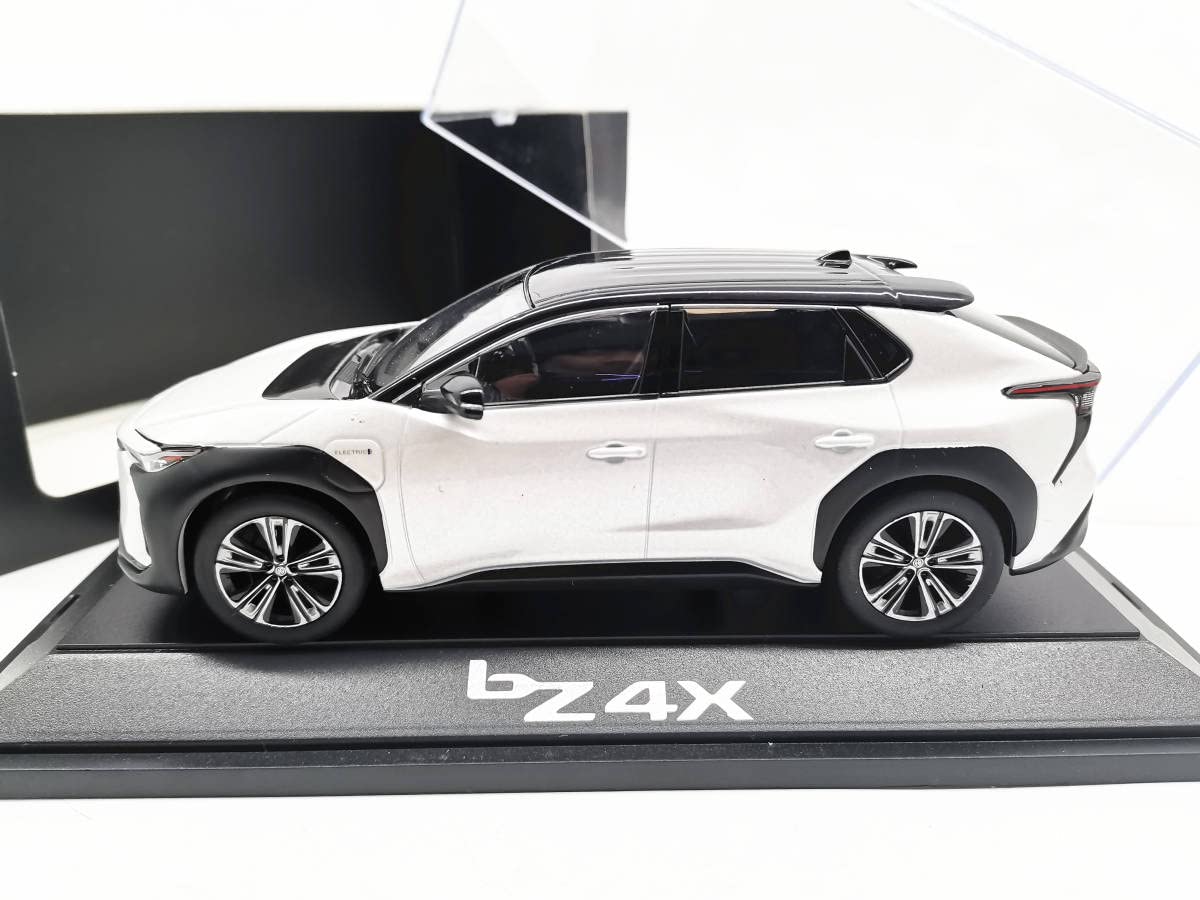 トヨタ新型bz4X 1/30スケールミニカー プラチナホワイトパールマイカ Amazon | 1/30 トヨタ 新型bZ4X 非売品 カラーサンプル ミニカー