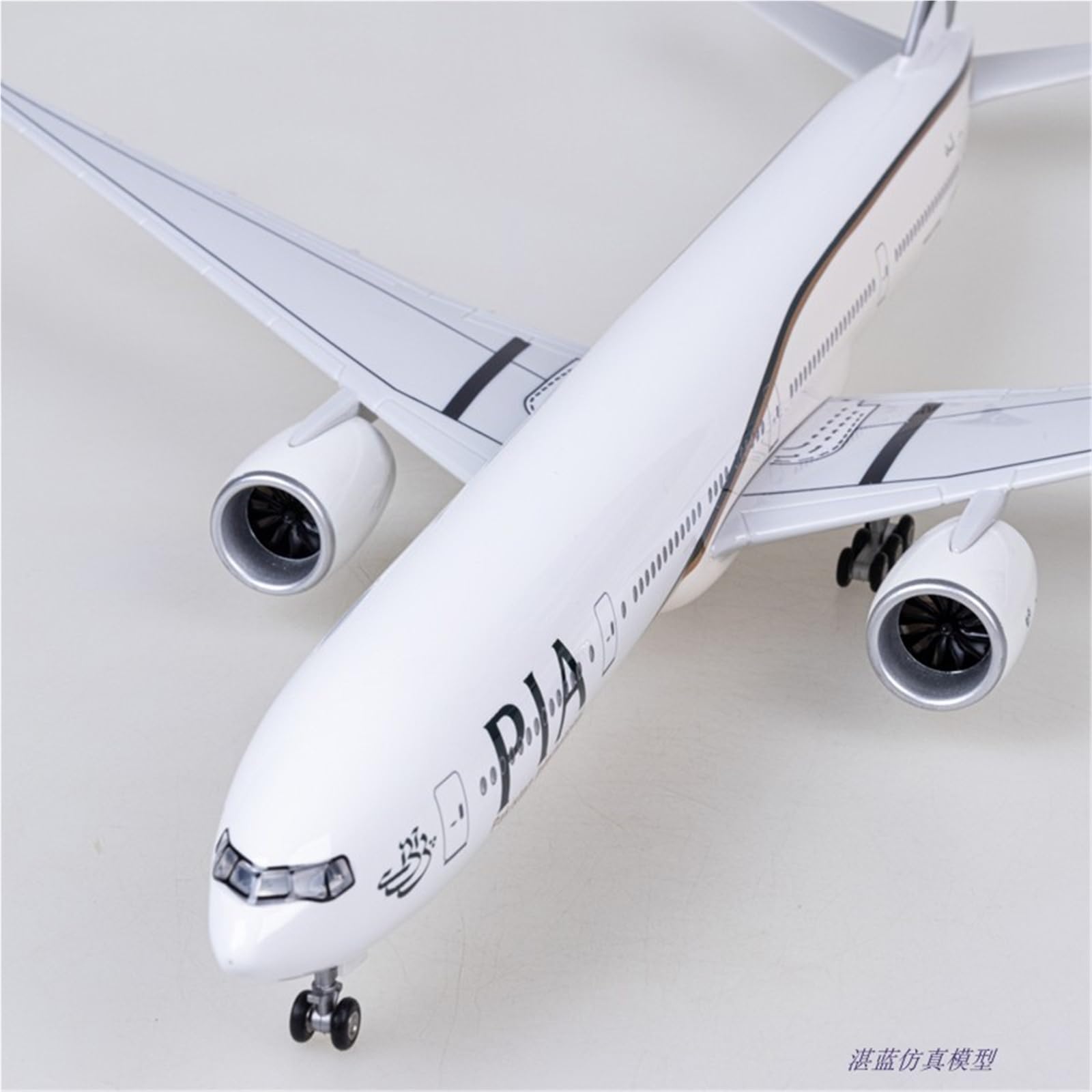 Repliki modeli samolotów Model samolotu ze stopu w skali 47 cm 1/157 Pakistan dla Boeinga 777 Model samolotu pasażerskiego Eksponaty lotnicze Miniaturowy model samolotu (ze światłem)