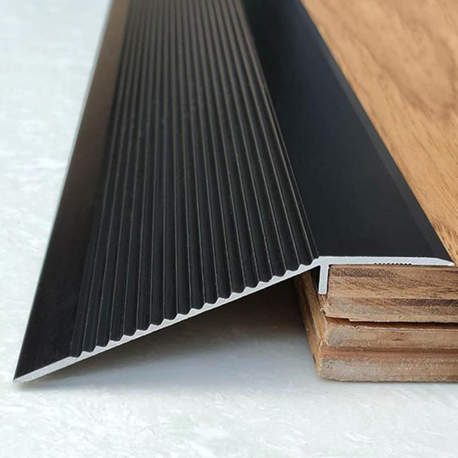 3 unid.Tiras en T de Aluminio Perfil en T de Metal para Transiciones Entre Baldosas Suelos de Madera Moquetas,Negro,140 cm/55.1 in