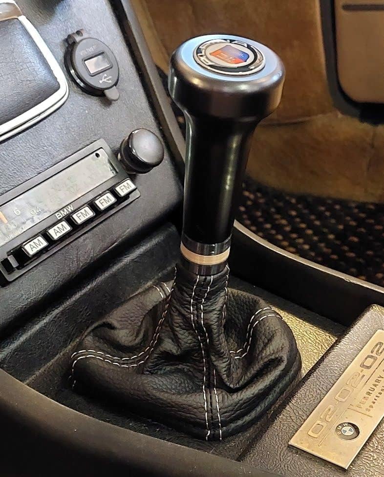 Miniatura 4 de RedlineGoods Funda de cambio compatible con BMW 2002 1968-76. Hecho a medida, no universal. Cuero negro italiano de primera calidad con hilo negro