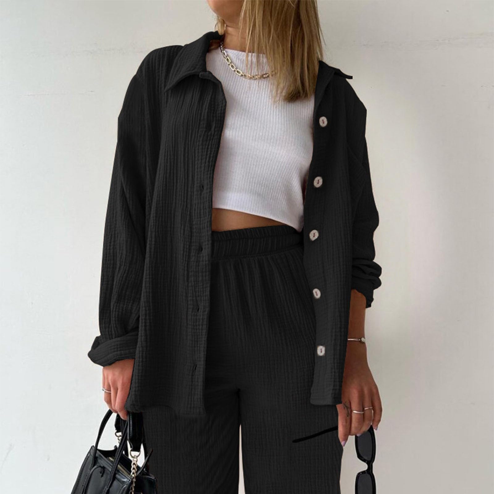 Modisches Damen-Outfit Hose Bluse mit V-Ausschnitt für lässige Streetwear Alltag mit praktischen Taschen