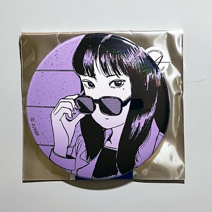 Amazon | 伊藤潤二 墓場の画廊 ラメ缶バッジ「富江」 | バッジ | おもちゃ