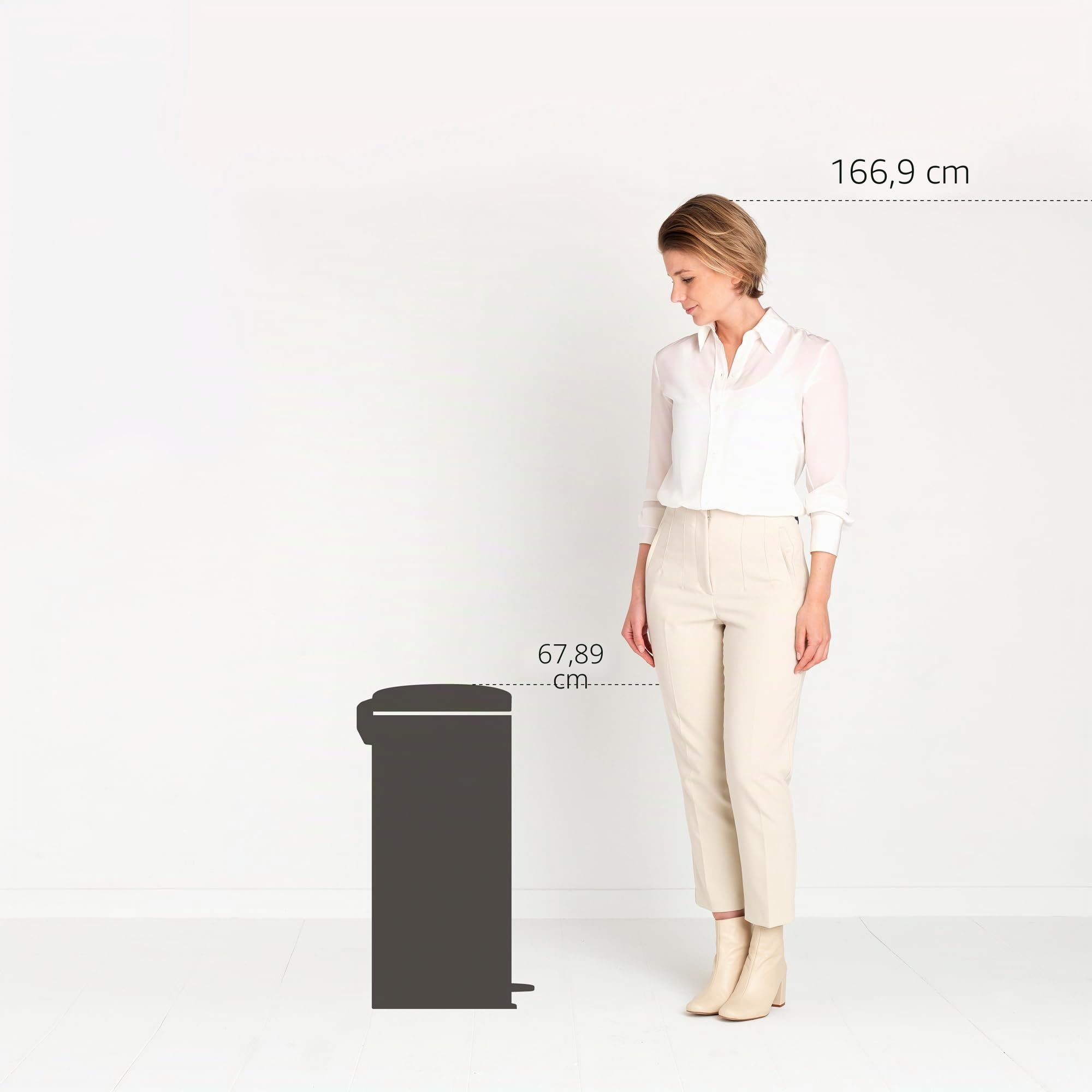 Brabantia Newicon Cubo de Basura con Pedal, Acero Inoxidable, Negro Mate, 30L