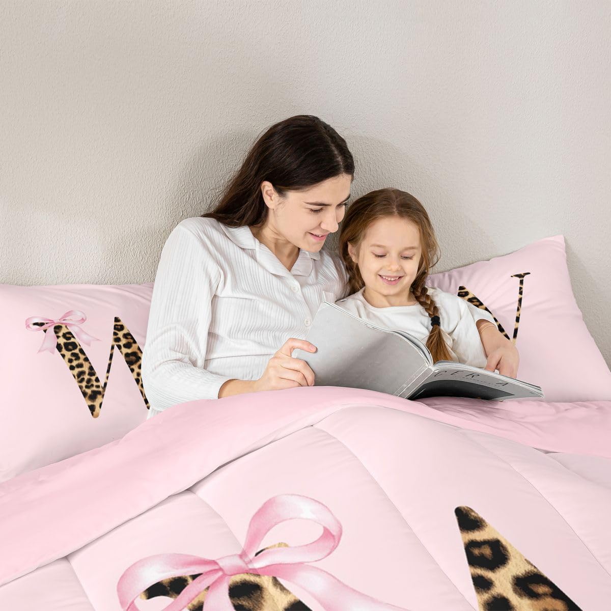 Homewish Homwish różowa gepard kokarda podwójne zestawy pościeli - nowoczesny zestaw pościeli w panterkę litera W modny stylowy modny zestaw kołdry - urocza kołdra z monogramem kokarda bez pokrowca