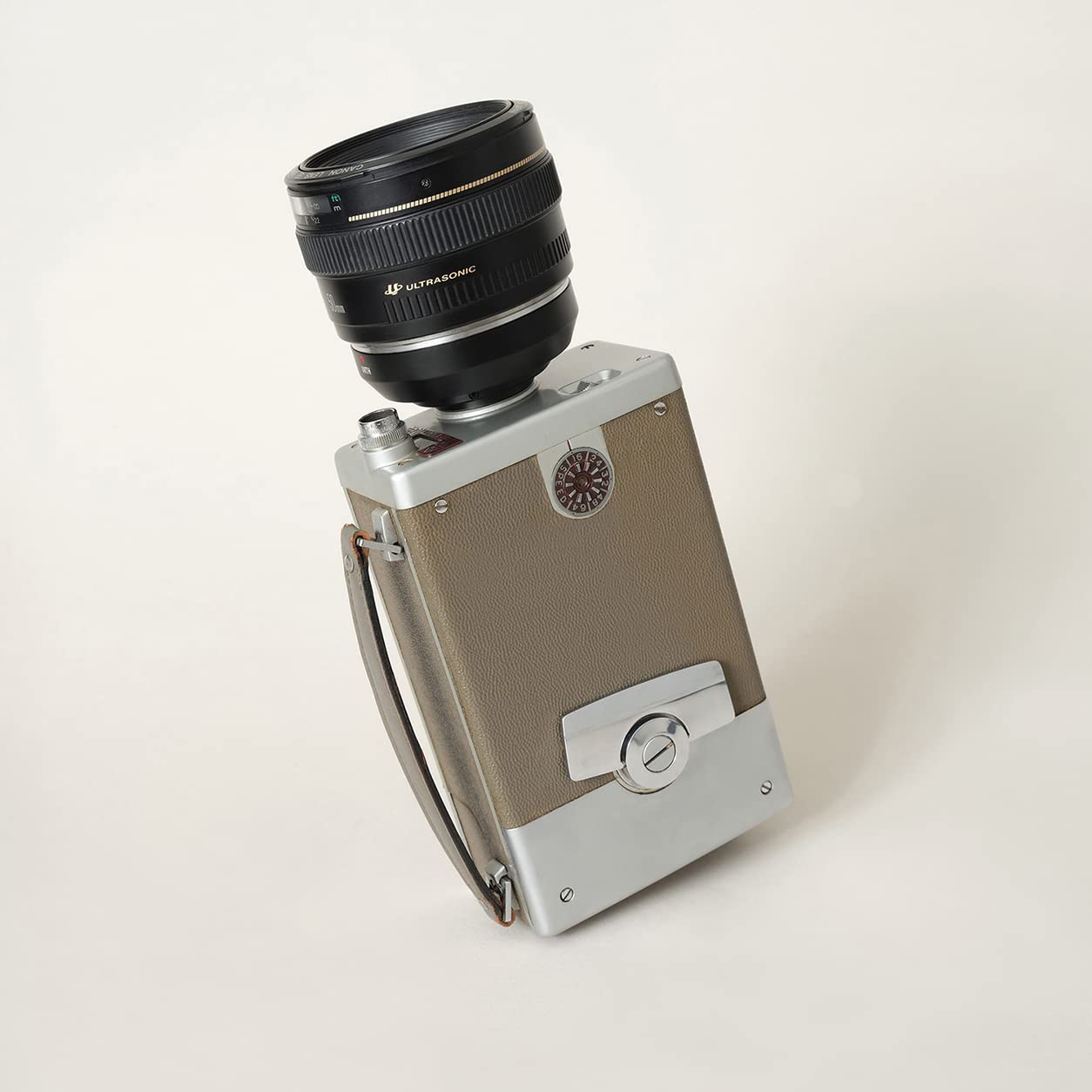 Urth Lens Mount Adapter: Compatible with EF lens to C-Mount Camera Body, Black, Canon EF/EF-S - Image 4