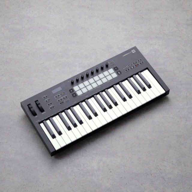 Amazon.com: Decksaver LE LAUNCHKEY 37 MK3 Cover (DSLE-PC