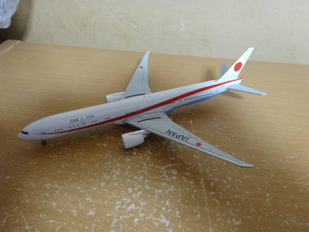 Amazon.co.jp: 1/400 全日空商事 日本政府専用機 777-300ER : おもちゃ