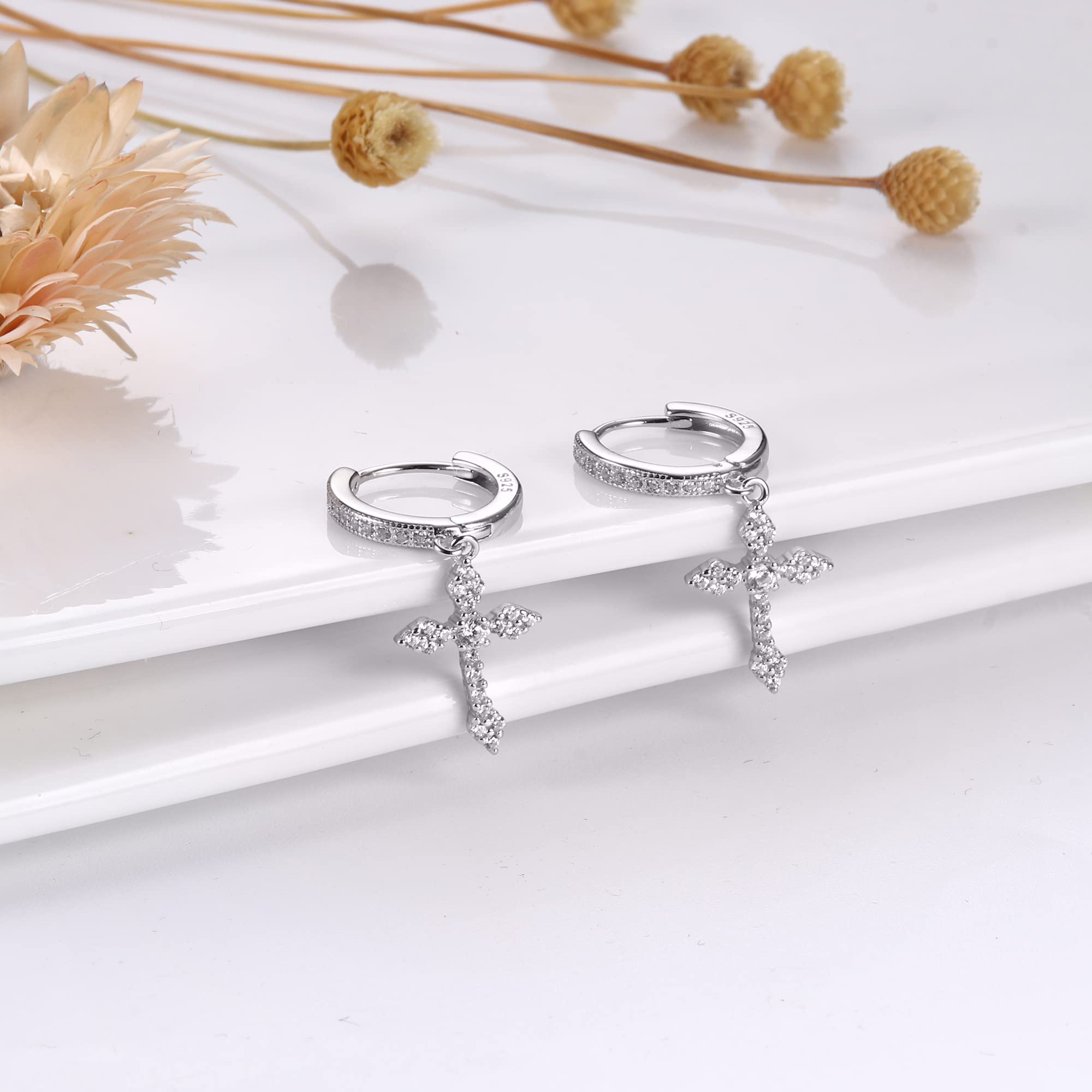 KRFY Argent 925 Boucles D'oreilles Forme de Croix pour Femme Homme Boucles D'oreilles Forme de Croix en CZ Légères de Huggie Boucles d'oreilles 18 K Or Argent