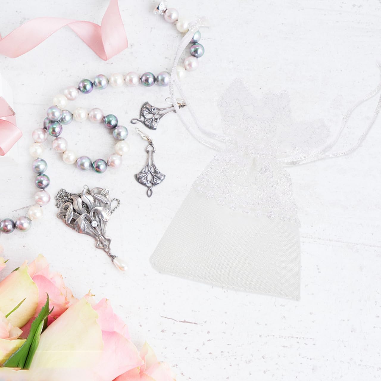 STOBOK 40 Pcs White Lace Drawstring Bags Small Organza Jewelry Pouches for Wedding Favors Christmas Party Bags with Easy Close Webbing Drawstring