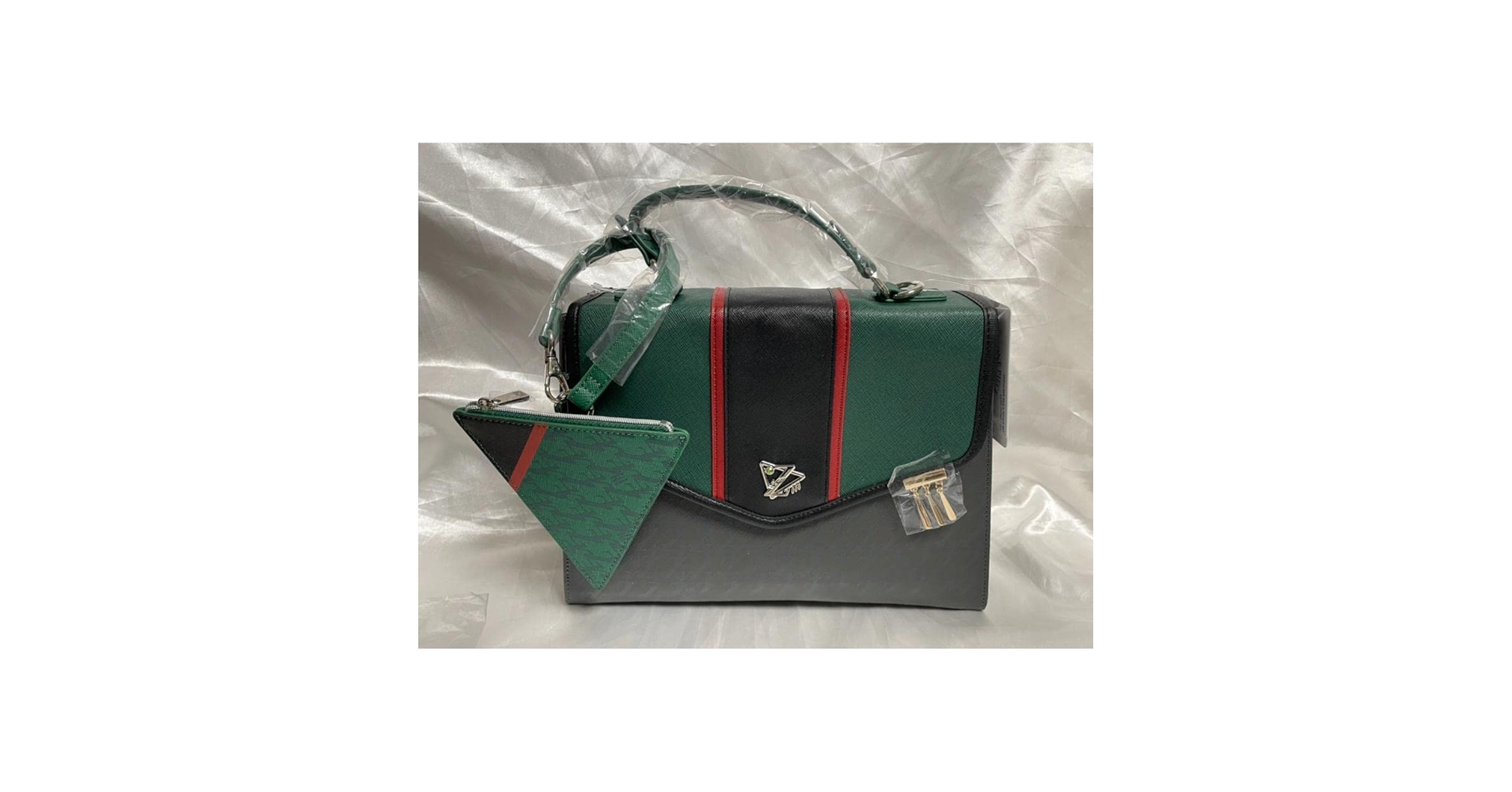 Amazon.co.jp: USJ限定 ワンピース ゾロ ショルダー バッグ