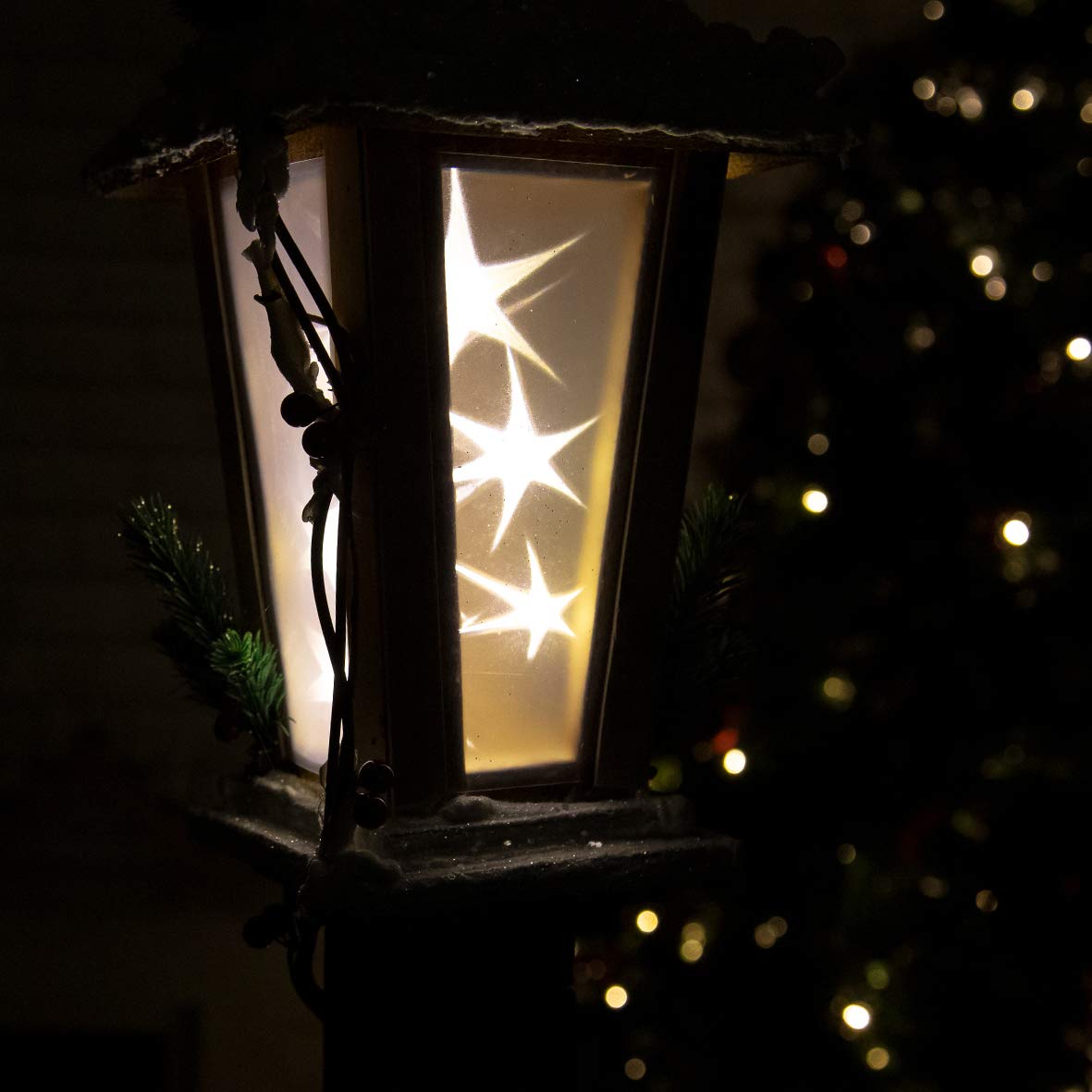 The Christmas Workshop 70769 Holz-Lampenpfosten mit schneebedecktem Stern, 6 LED-Lichtern, batteriebetrieben, 85 x 19 x 19 cm