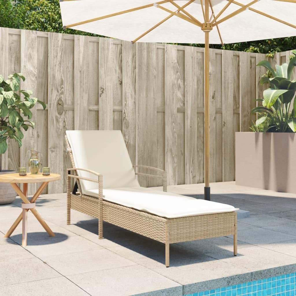 Leżanka z poduszką beżowa 63x200x81 cm polirattan ogrodowa regulowane oparcie składana ze stelażem stalowym na taras balkon ogród