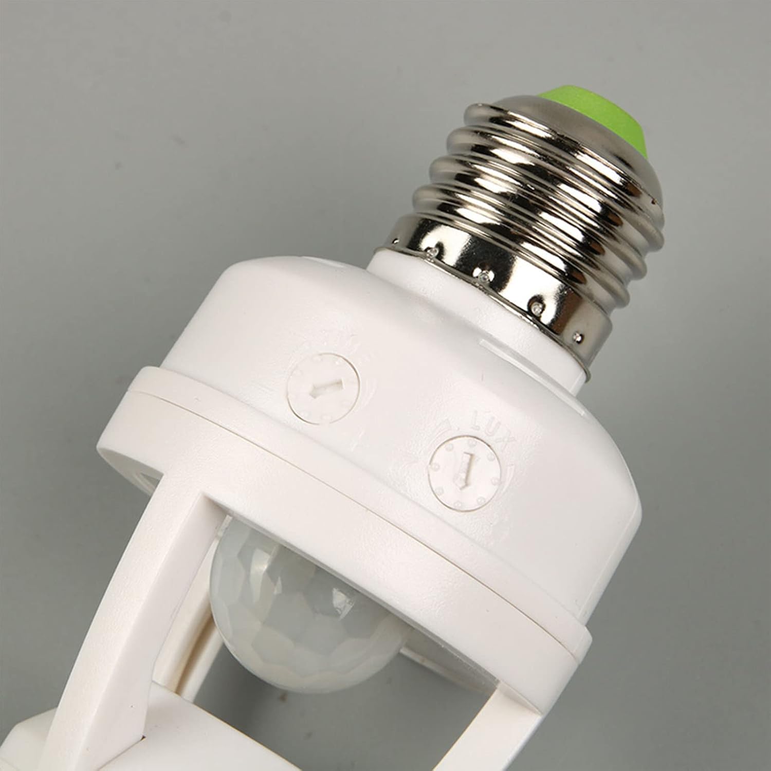 Hyuduo E27 Motion Sensor Light Socket, 100-240V Infrared Sensor Light Bulb Holder with 6M Sensing Range for Garage Basement Storeroom Wardrobe