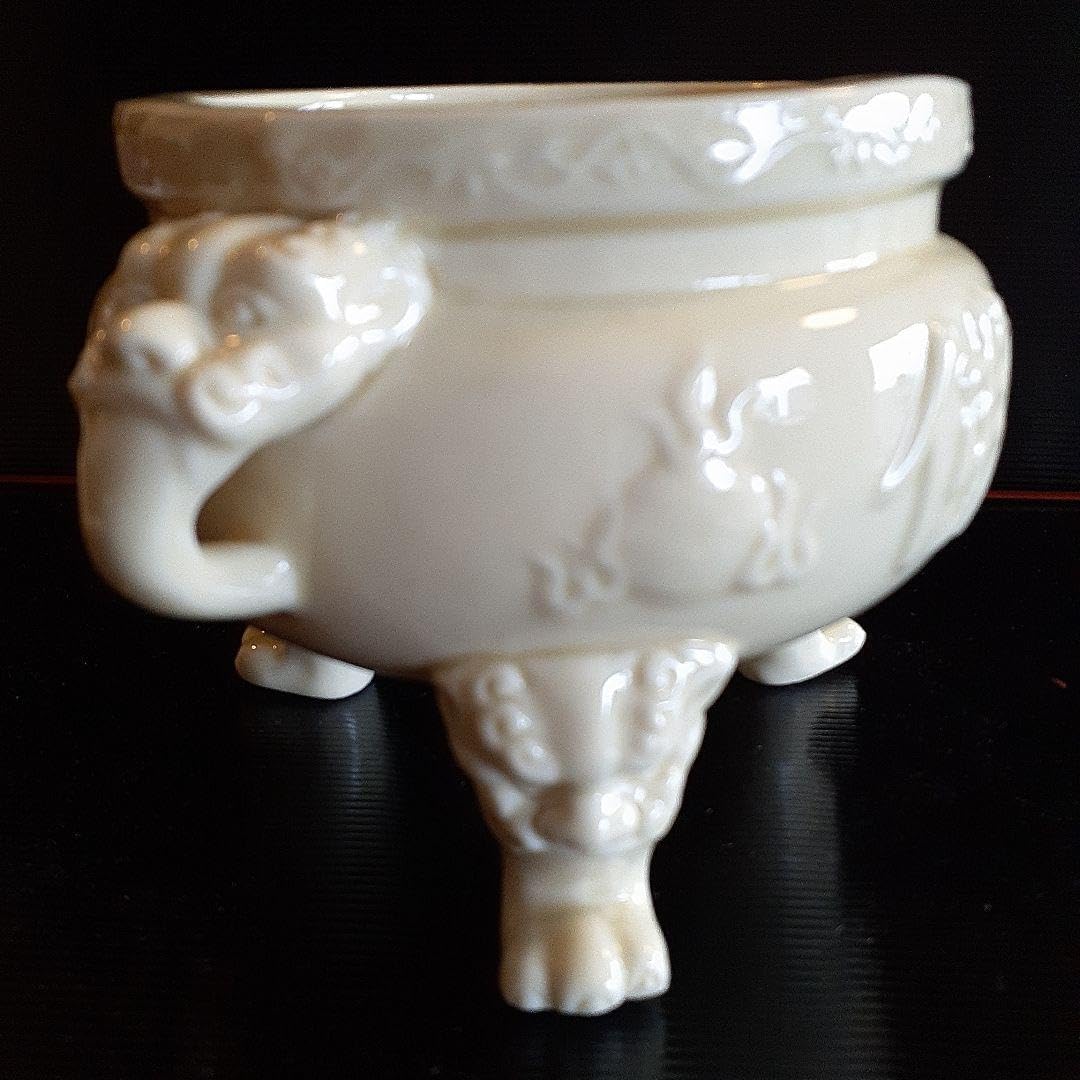 徳化窯白磁三獣足香枦 中国美術 徳化窯白磁 獅子