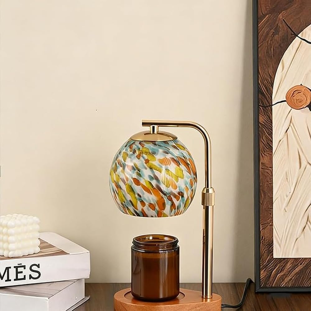 Elegante lampada scaldacandele cromata che porta calore in casa