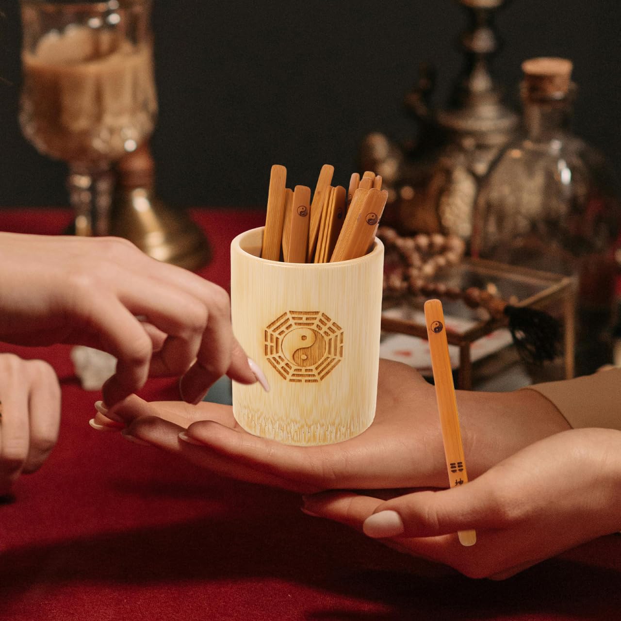 Chinese Divination Tool Set Hexagram Stick Bamboo Fortune Telling Pot Vintage Style for Feng Shui 1 I Ching Sticks Traditional Taoism Practice Tools Accurate and Spiritual Guidance Prop with Bucket