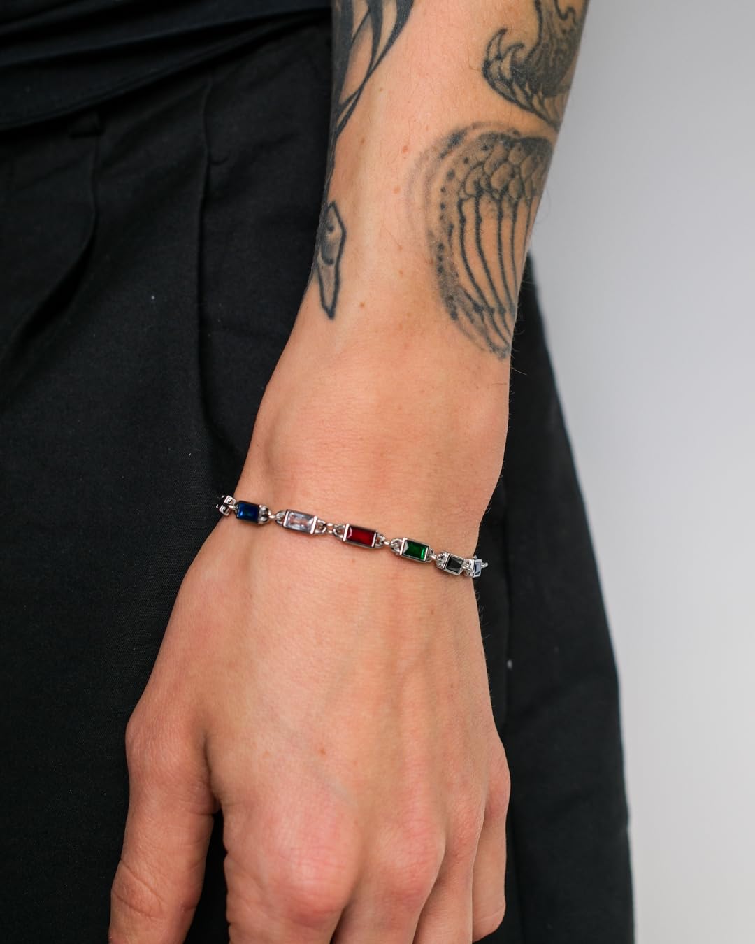 Buntes Edelstein Tennis Armband für Herren mit bunten Edelsteinen in Silber oder Gold - Streetwear Iced Out Zirkonia Armband Multicolor aus Edelstahl und 18K Gold - Wasserfestes Armband