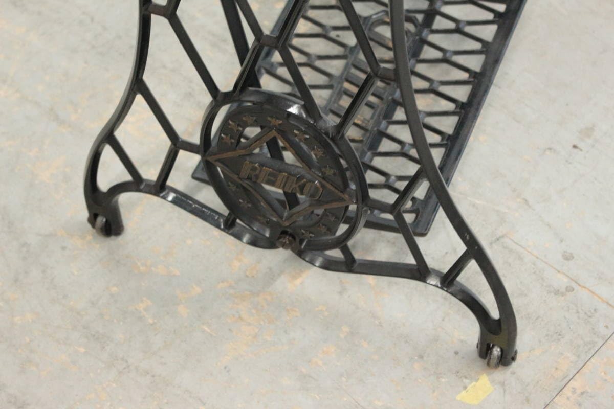 Amazon.co.jp: E0461鉄脚物網目足踏みミシンアンティークビンテージ