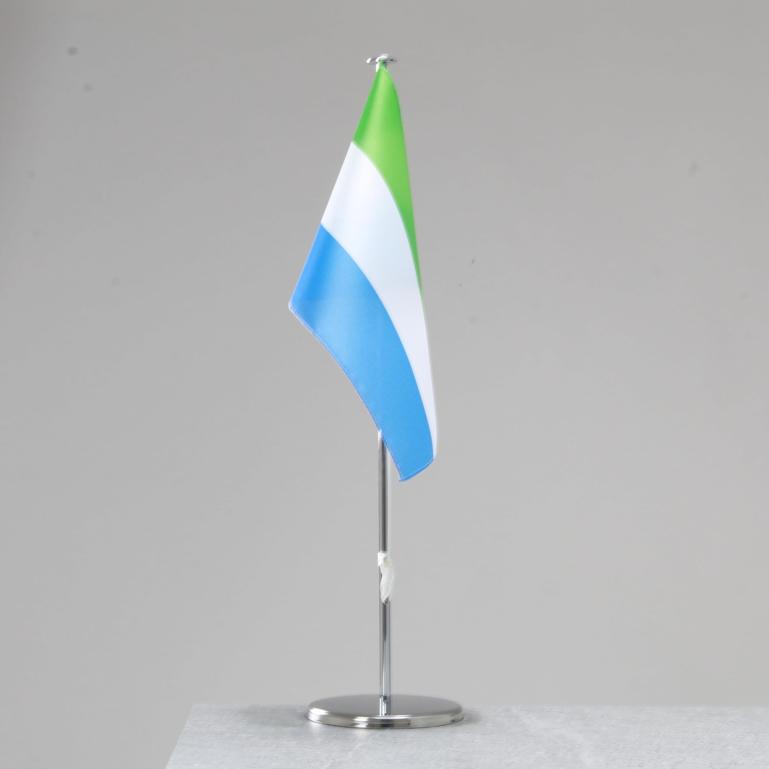 Drapeau de table Sierra Leone - Drapeau national représentatif pour l'intérieur - Chromé - 42 cm
