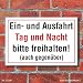 Produktbild [2333F] Schild Ein- und Ausfahrt Tag und Nacht freihalten, auch gegenüber, 3 mm Alu-Verbund (300 x 200 mm)