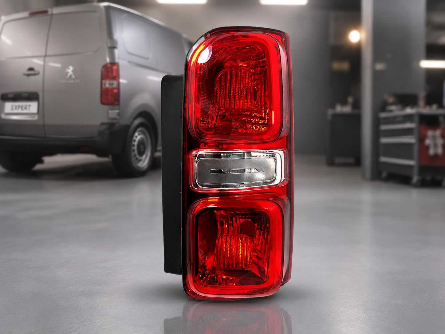 Feu Arrière Droit Compatible avec Peugeot Expert Traveller 2016+ Citroen Jumpy Dispatch SpaceTourer 2016+ Toyota Proace 2016+ Opel Zafira Life Vivaro 2019+ Fiat Scudo 2022+ 9808243080