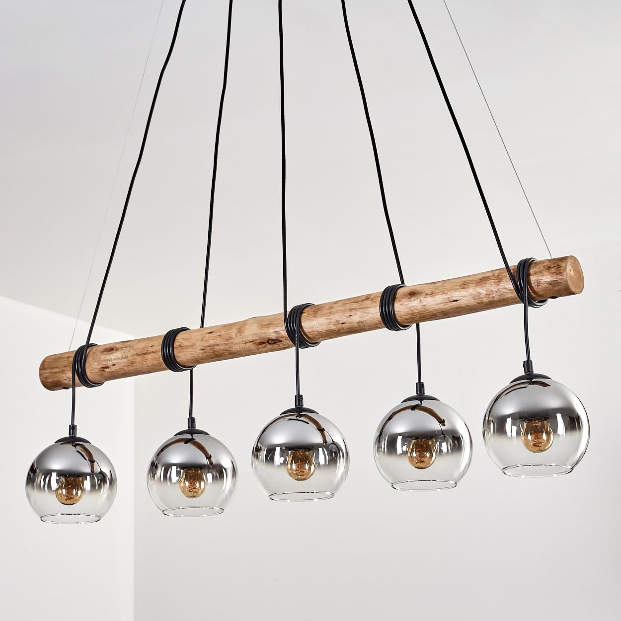 HOFSTEIN Pendelleuchte Koyoto, 5-flammige Hängelampe aus Metall/Holz/Glas in Schwarz/Natur/Chrom/Rauch/Klar, Hängeleuchte mit Glasschirmen und Holzbalken, max. 150cm, E27, Esszimmer, Wohnzimmer, Küche