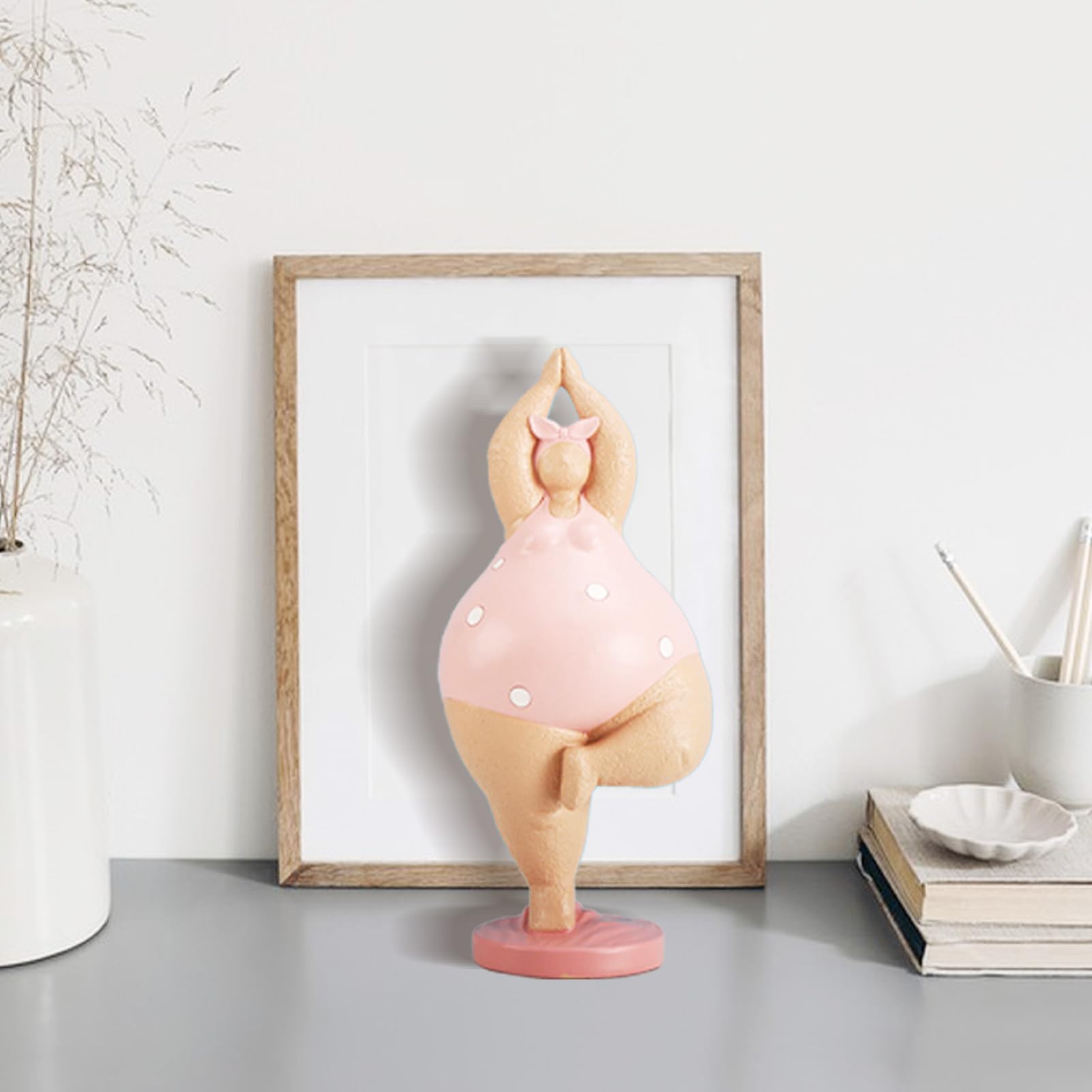 Statua di yoga, statuetta in resina con donna grassa, decorazione | artistica da tavolo per yoga, ornamento da scrivania, scaffale, soggiorno, camera da, ufficio, angolo meditazione