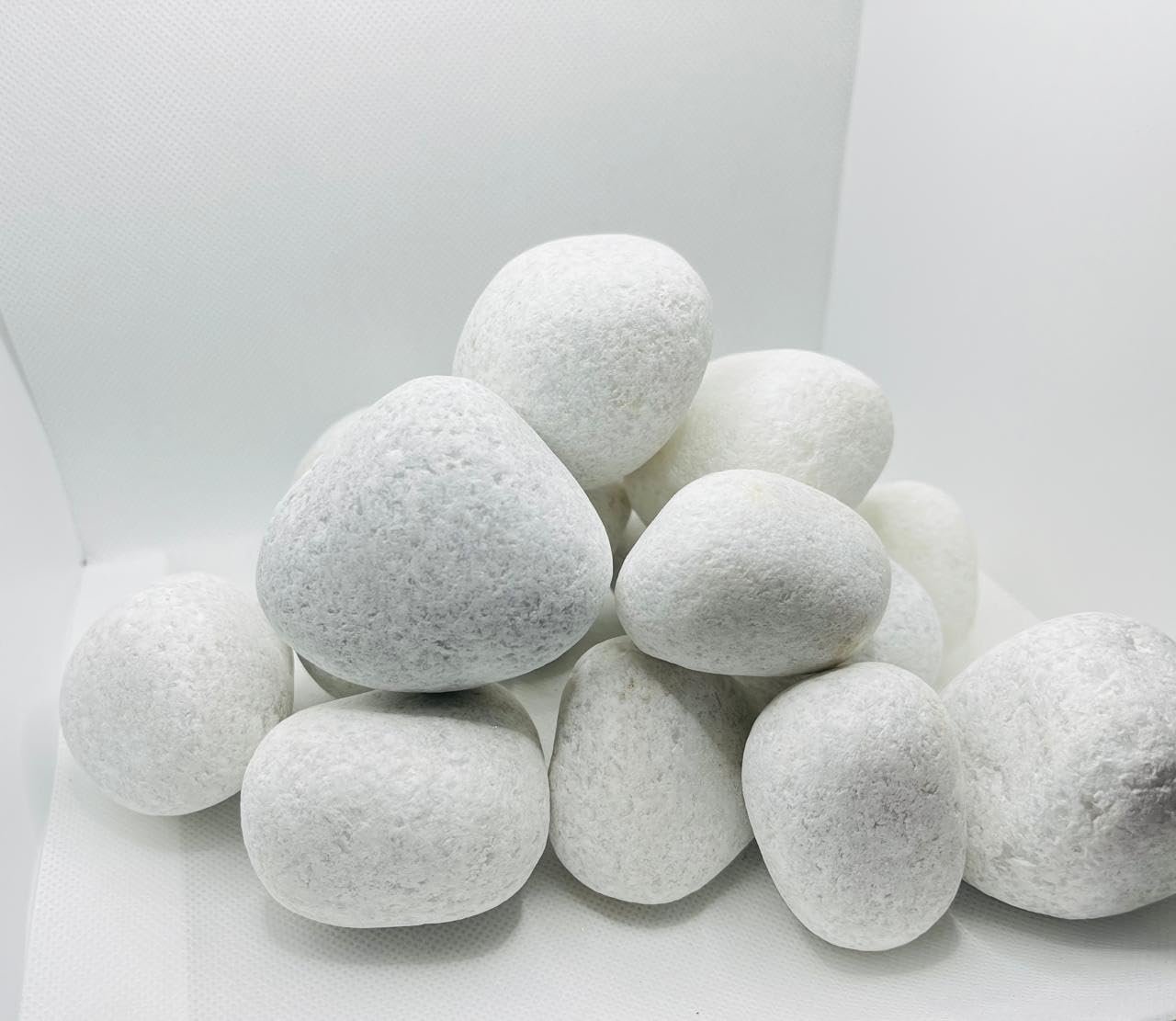 THE GUPTAS Unpolished White Pebbles for Garden |Shiny Unpolished Marble Stone Pebbles for Vase Fillers Outdoor/Indoor | Pebbles for Garden Pots (10) (B0BZJN3VMB) Amazon Price History, Amazon Price Tracker