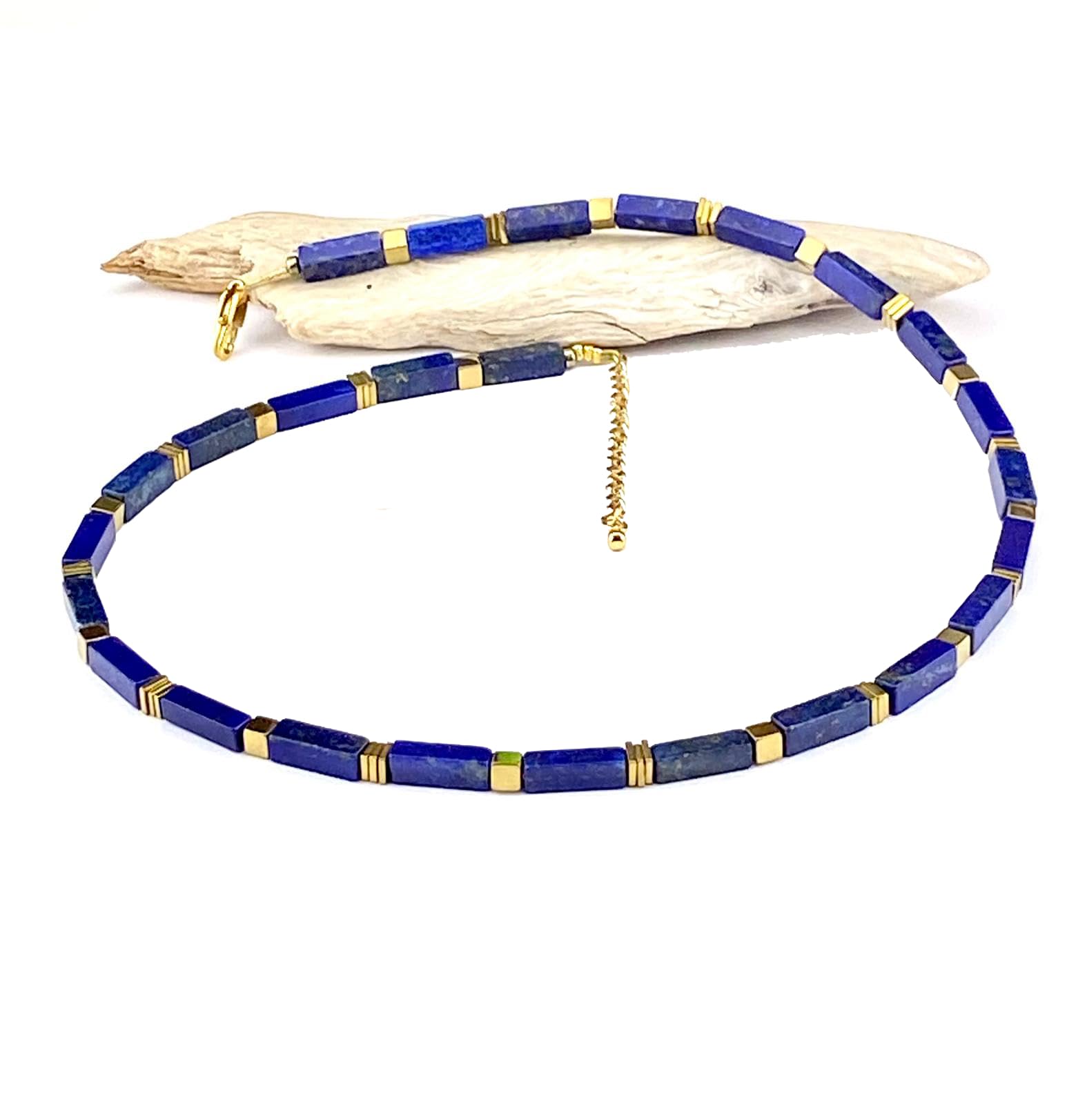 Handgemachte Kette mit natürlichen Lapis Lazuli Perlen, kombiniert mit vergoldeten Hämatit Perlen, vergoldetem Edelstahl Verschluss, Edelstein Heilstein Lapislazuli