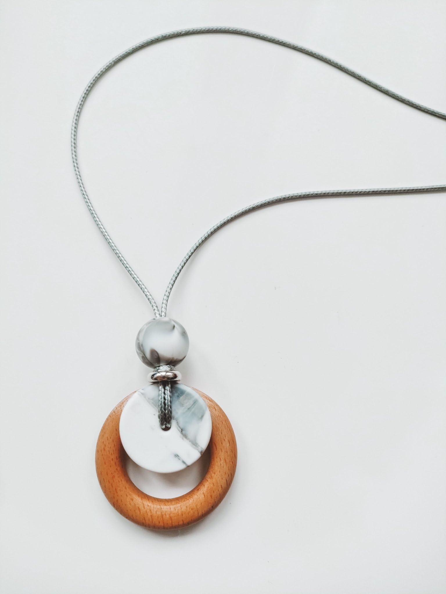 Breastfeeding and Nursing Necklace with Natural Beechwood for Mum and Baby - Marble Textured Feeding Necklace - Bennie Blooms Pendant - Image 2