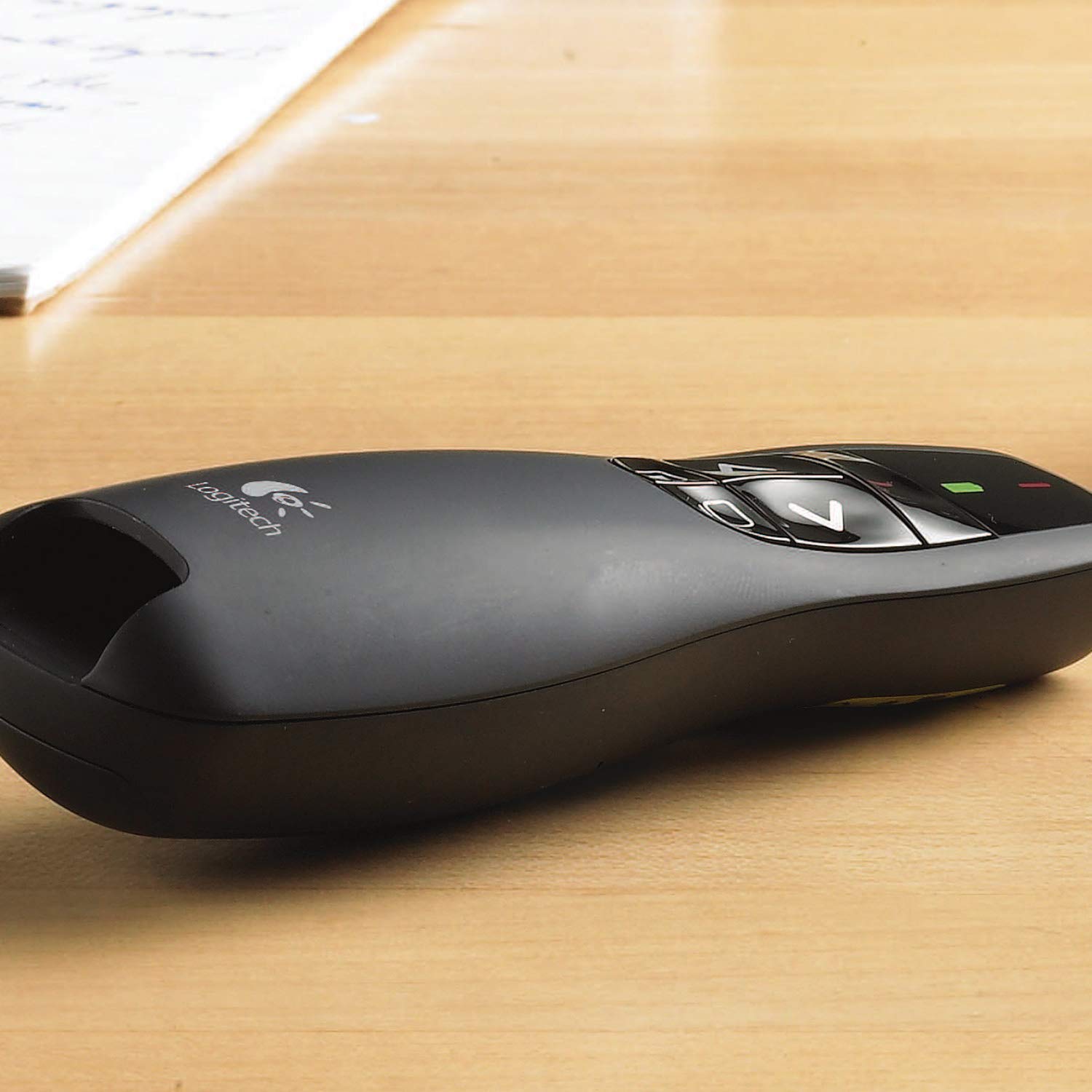 Logitech R400 Presenter, Kabellose 2.4 GHz Verbindung via USB-Empfänger, 15m Reichweite, Roter Laserpointer, - Schwarz (Reconditionné)