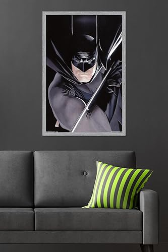 Miniatura 15 de Trends International DC Comics Batman - Póster de pared de retrato, 14.725 x 22.375 pulgadas, versión enmarcada en negro Versión con marco negro