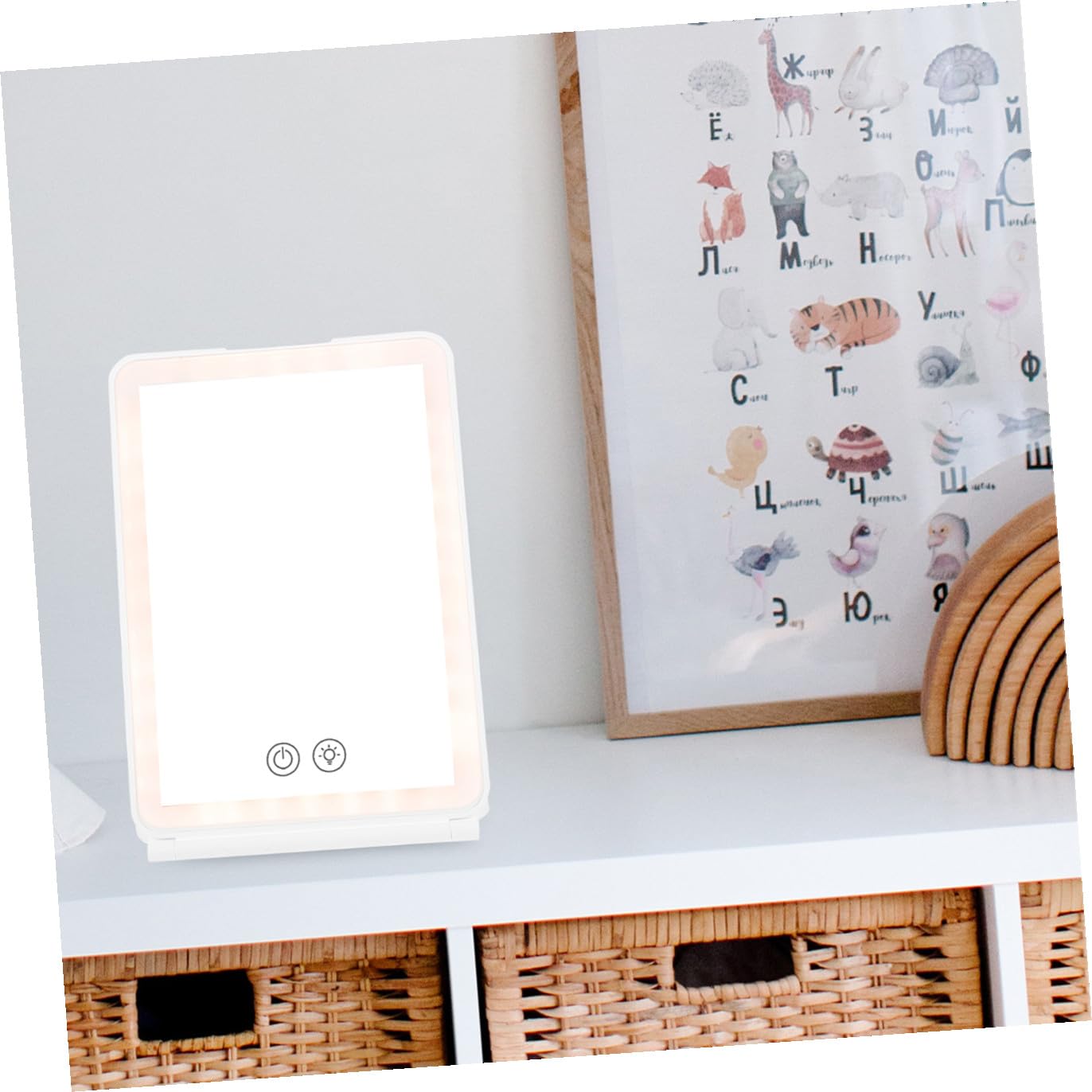 Baluue Specchio Trucco Illuminato Pieghevole con 3 Tonalità di Luce, Ricaricabile 1500mah, Superficie HD per Tavolo Trucco e Dormitorio