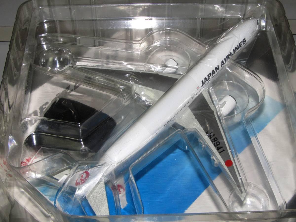 Amazon.co.jp: JALUX Hogan 1/400 Boeing 777-300 JAL Japan