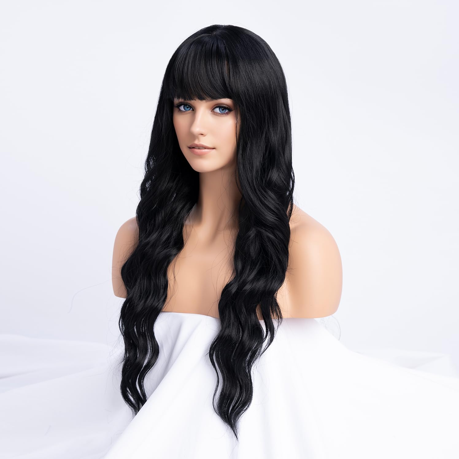SIMKAYLEE Parrucca ondulata lunga nera da donna con frangia parrucche sintetiche dall'aspetto naturale con bangs per uso quotidiano delle feste (26 pollici)
