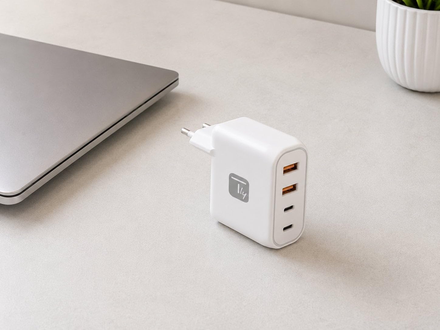 Techly 623998 Caricatore Alimentatore 2 Porte USB-C™ e 2 Porte USB-A da Muro 100W per Smartphone o Tablet Bianco