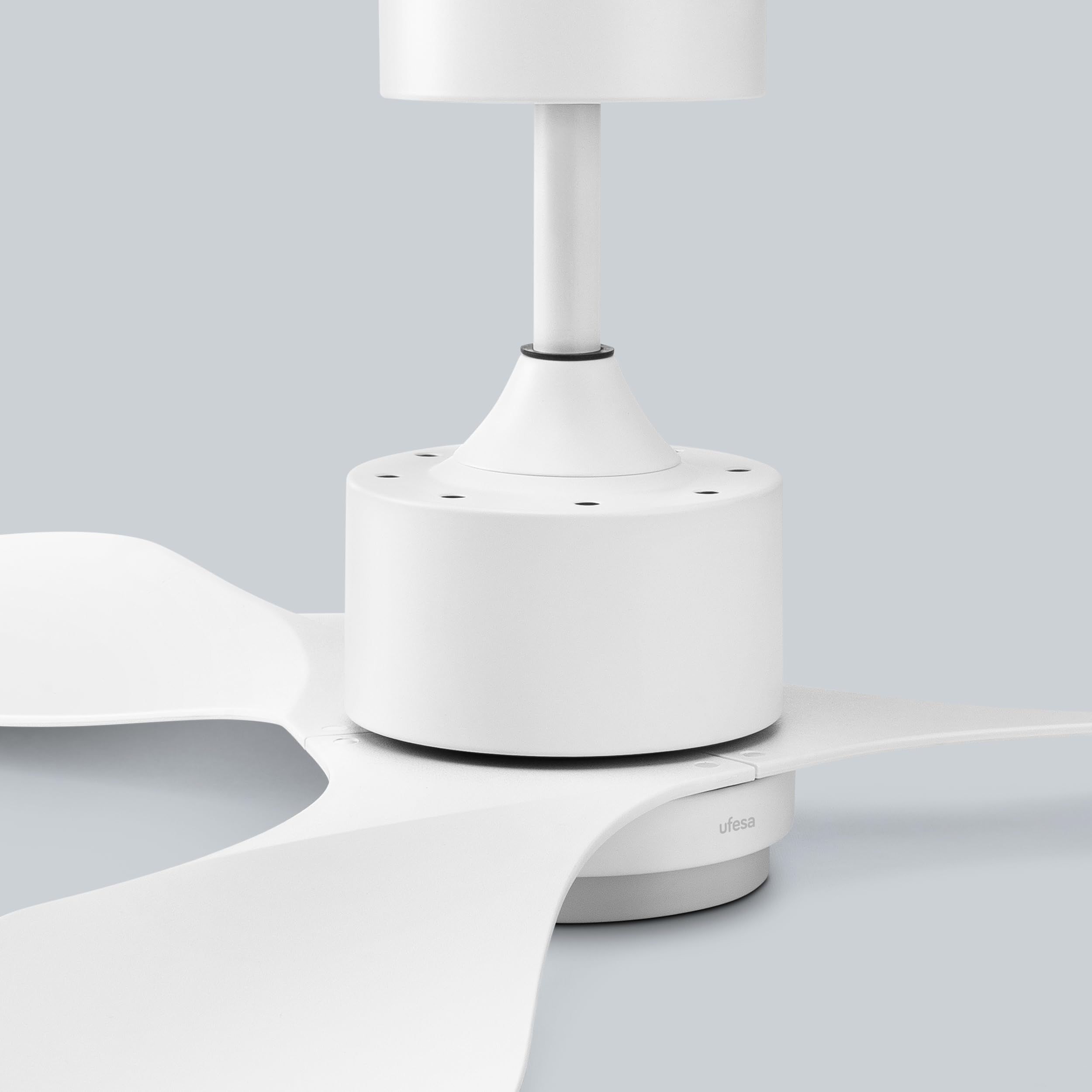 Ufesa Bután Ventilador de Techo con Luz, 30W, 6 Velocidades, Ultra Silencioso, 3 Aspas de 122cm, Función Verano - Invierno, Temporizador 8h, 3 Niveles Luz, Mando a Distancia, Blanco