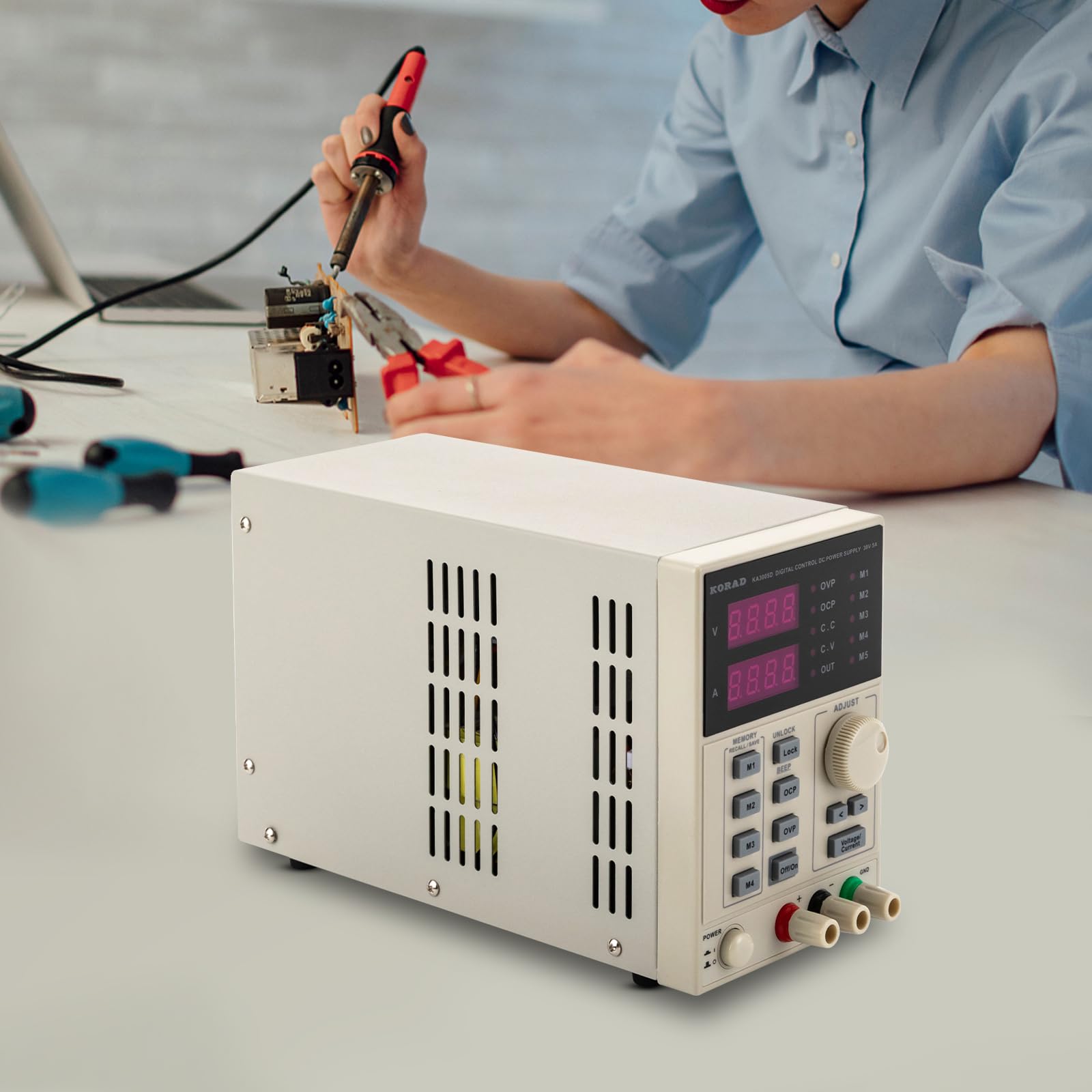 Alimentatore da laboratorio, 0 ~ 30 V, 0 ~ 5 A, DC regolabile, basso rumore, con design programmabile, indicatore LED a 4 cifre per laboratori, scuole, manutenzione elettrolisi